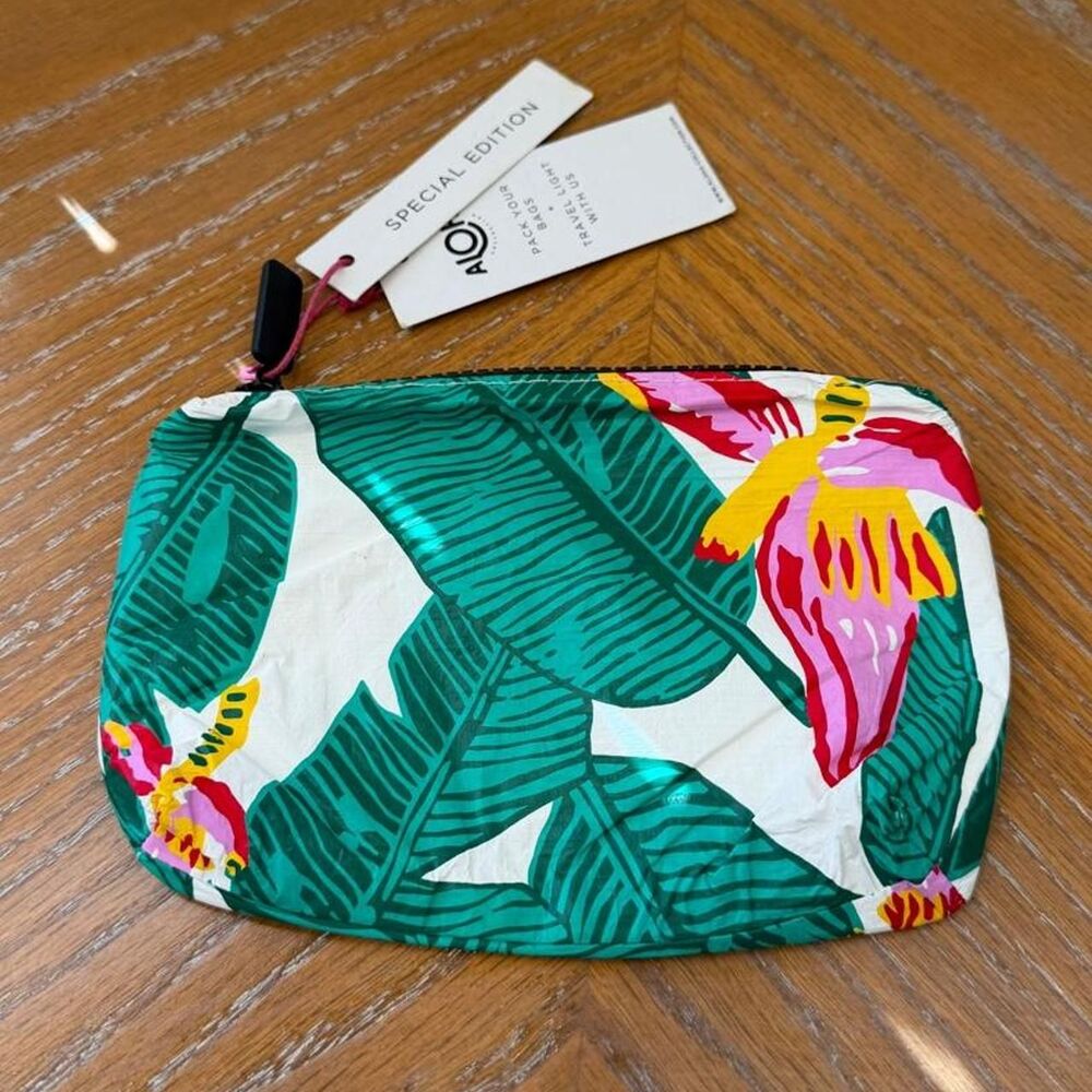 *SOLD* NWT Aloha Collection Mini Rio Tropical Small Pouch Bag - Picture 2 of 8